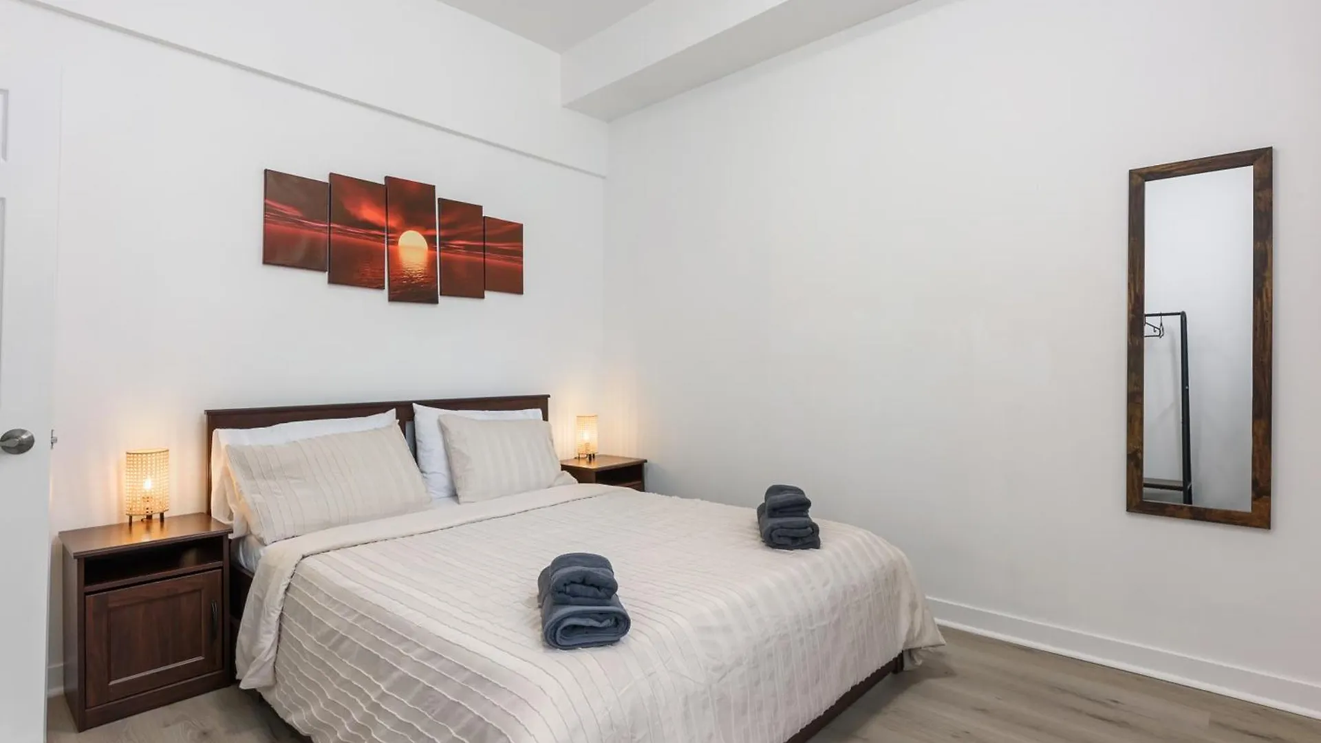Apartment Three Bedroom Chic Condo Downtown Montréal Kanada